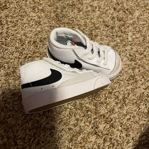 Toddler Nike blazers size 4c